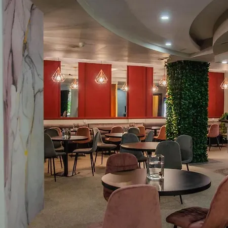New Royal Hotel