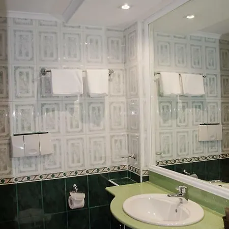 New Royal Hotel